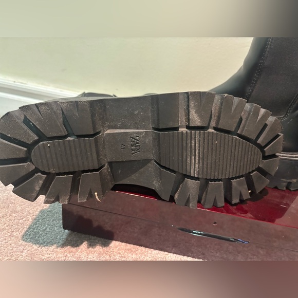 Zara men size 41.. black shoes… worn only 2-3 times - Picture 2 of 3